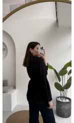 Coquette Pile Detay Düğmeli Kısa Bluz - Siyah - Kod: 5426