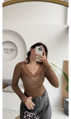 V Yaka Dantel Detay Kaşmir Bluz - Koyu Vizon - Kod: 32311