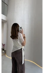 Asimetrik Kesim Dantel Detaylı Kemerli Bluz - Ekru - Kod: 2964