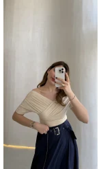 Dilvin Pile Detay Kayık Yaka Body - Bej