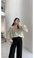 Destiny Yaka Detay Puantiyeli Bluz - Taş - Kod: 39301