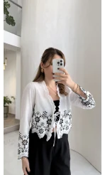 Glow Brode Detaylı Bağlamalı Crop Bluz - Beyaz - Kod: 1062