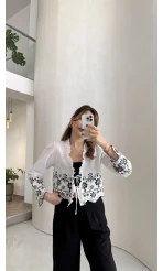 Glow Brode Detaylı Bağlamalı Crop Bluz - Beyaz - Kod: 1062