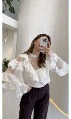 Robi Dantel Detay Fırfırlı Bluz - Ekru - Kod: 39371