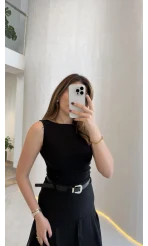 Dilvin Sıfır Kol Beli Büzgü Detaylı Kayık Yaka Body - Siyah - Kod: 31589