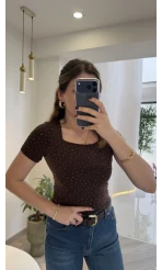 İskelet Yaka Yarım Kol Taşlı Bluz - Kahverengi - Kod: 1598