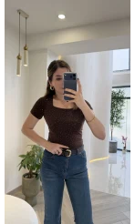 İskelet Yaka Yarım Kol Taşlı Bluz - Kahverengi - Kod: 1598