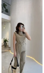 Access Kuşaklı Dik Yaka Sıfır Kol Vatkalı Takım - Vizon - Kod: 8965