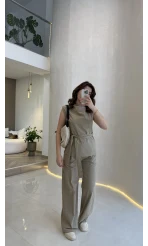 Access Kuşaklı Dik Yaka Sıfır Kol Vatkalı Takım - Vizon - Kod: 8965