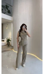 Access Kuşaklı Dik Yaka Sıfır Kol Vatkalı Takım - Vizon - Kod: 8965