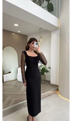 Kare Yaka İnci Detay Yırtmaçlı Elbise - Siyah