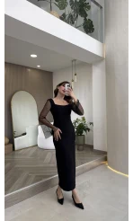 Kare Yaka İnci Detay Yırtmaçlı Elbise - Siyah