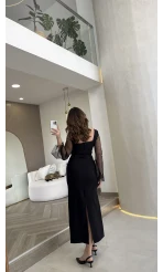 Kare Yaka İnci Detay Yırtmaçlı Elbise - Siyah