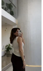 Dilvin Sıfır Kol Beli Büzgü Detaylı Kayık Yaka Body - Ekru - Kod: 31589