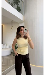 Dilvin Sıfır Kol Beli Büzgü Detaylı Kayık Yaka Body - Sarı - Kod: 31589