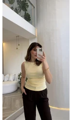 Dilvin Sıfır Kol Beli Büzgü Detaylı Kayık Yaka Body - Sarı - Kod: 31589