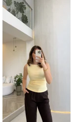 Dilvin Sıfır Kol Beli Büzgü Detaylı Kayık Yaka Body - Sarı - Kod: 31589