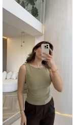 Dilvin Sıfır Kol Beli Büzgü Detaylı Kayık Yaka Body - Çağla - Kod: 31589