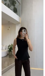 Dilvin Bele Oturan Sıfır Kol Volanlı Body - Siyah - Kod: 21001