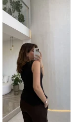 Dilvin Bele Oturan Sıfır Kol Volanlı Body - Siyah - Kod: 21001