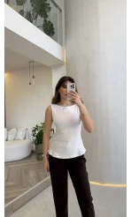 Dilvin Bele Oturan Sıfır Kol Volanlı Body - Beyaz - Kod: 21001