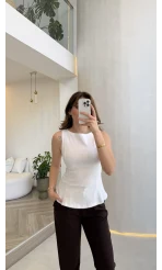 Dilvin Bele Oturan Sıfır Kol Volanlı Body - Beyaz - Kod: 21001