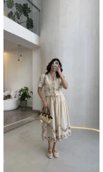 Renkli Nakış Kumaş Bluz Etek Takım - Bej