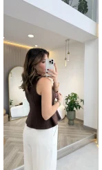 Düğmeli Bel Detaylı Sıfır Kol Bluz - Kahve - Kod: 31979