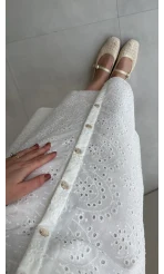 Beyaz Kuşaklı Düğmeli Brode Elbise - Kod: 3090