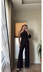 Aksesuar Detaylı Tek Omuzlu Takım Siyah