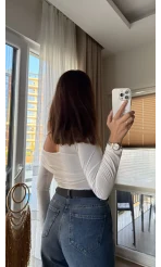 Asimetrik Kesim Çıtçılı Beyaz Bluz