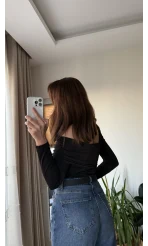 Asimetrik Kesim Çıtçılı Siyah Bluz