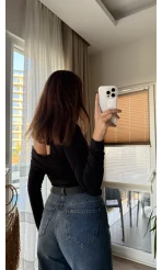 Asimetrik Kesim Çıtçılı Siyah Bluz