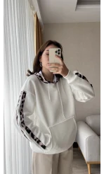 Beyaz Leopar Şeritli Polarlı Sweashirt