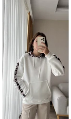 Beyaz Leopar Şeritli Polarlı Sweashirt