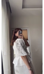 Beyaz Nakışlı Bağlamalı Gömlek