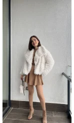 Beyaz Peluş Kürk