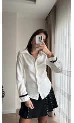 Beyaz Yandan Büzgülü Gömlek