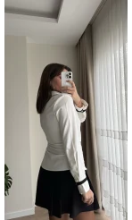 Beyaz Yandan Büzgülü Gömlek