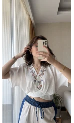 Celosia Beyaz Nakışlı Bluz