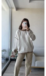 Çiçek Detaylı Krem Triko Kazak