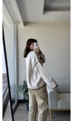 Çiçek Detaylı Krem Triko Kazak