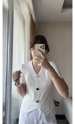 Clasic Beyaz Önü Düğme Detay Fitili T-Shirt