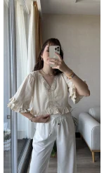 Dantel Detay Krem Fırfırlı Bluz