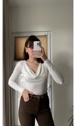 Dökümlü Yaka Beyaz Bluz