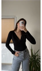 Dökümlü Yaka Siyah Bluz