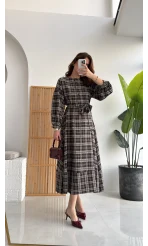 Ekose Desenli Kuşaklı Kloş Elbise - Kahverengi - Kod:26502