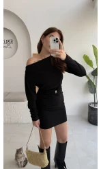 Elisha Siyah Simli Aksesuar Detaylı Kayık Yaka Kısa Elbise