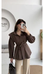 Emris Dik Yaka Geniş Omuzlu Kuşaklı Trenç - Acı Kahve - Kod: 7623
