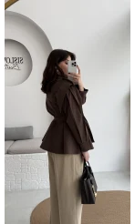 Emris Dik Yaka Geniş Omuzlu Kuşaklı Trenç - Acı Kahve - Kod: 7623